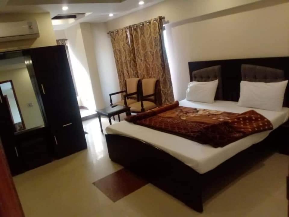 Pak Hotel Исламабад Екстериор снимка